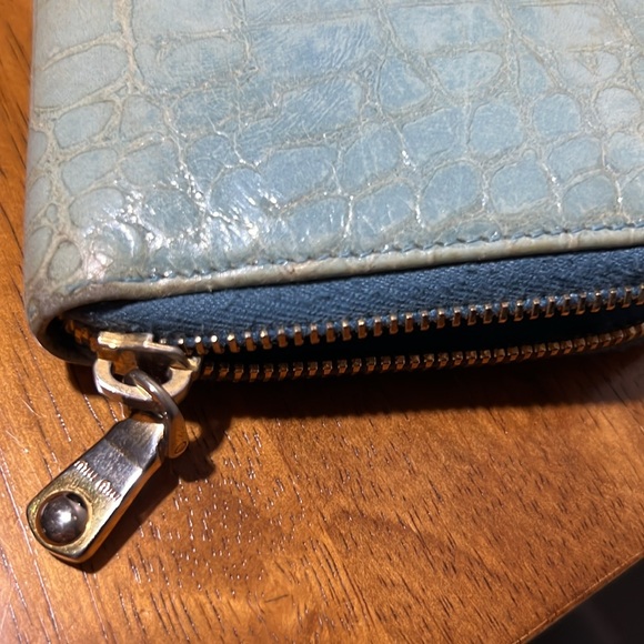 💞🥰🌴BRAND AUTHENTIC IS HERE!!! 🥵 BAGS AND WALLETS ARE $3 START ONLY! - Picture 11 of 14